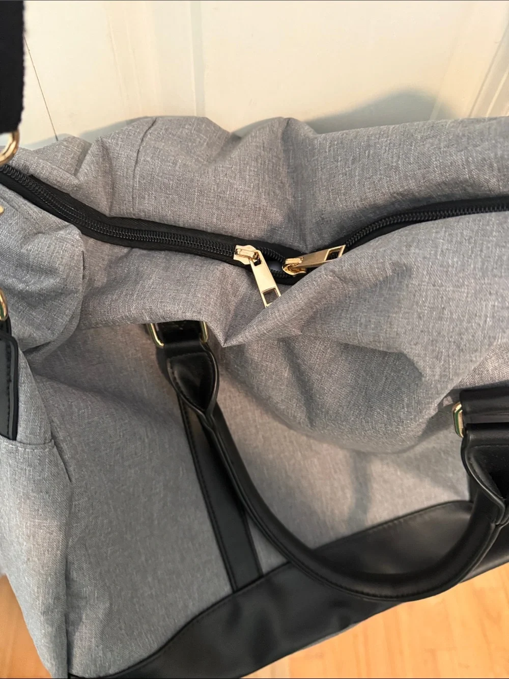 Source Unknown Gray and Black Men’s Duffel Bag with Detachable Strap